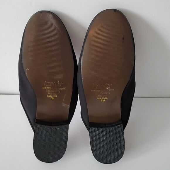 AMANDA RED HAT SOCIETY BLACK SLIP ON SLIDES WITH HAT DECORATION SIZE 7M - Picture 6 of 8